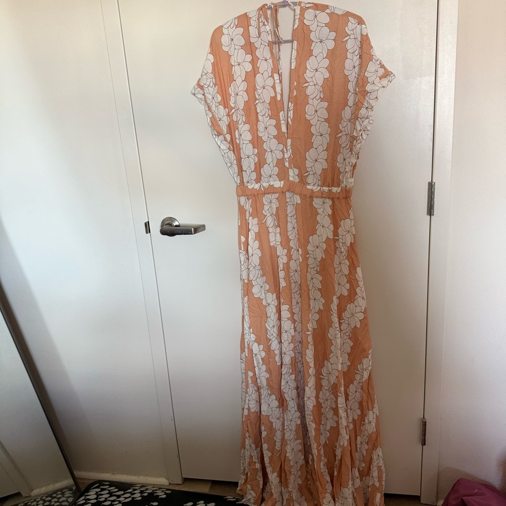 Maxi Dress with White Floral Print on Peach
